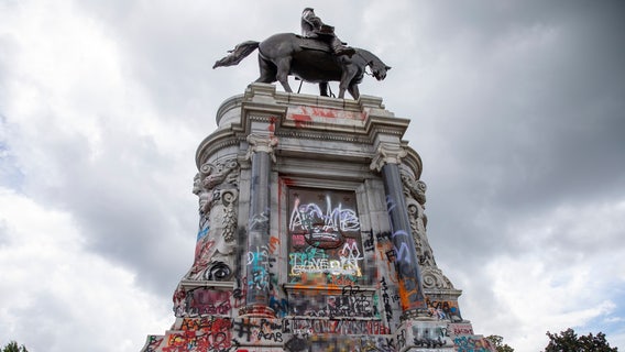 Judge to hold trial on Virginia Governor Ralph Northam's plans to remove Robert E Lee statue