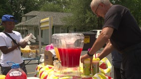 Indiana police officer helps 12-year-old boy run lemonade stand, matches proceeds