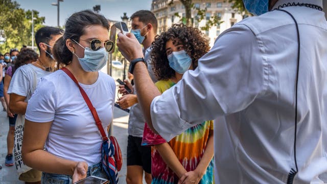 Fever, symptom screening misses many coronavirus cases, study finds