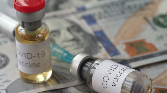 Federal officials announce COVID-19 vaccine agreement with drug stores