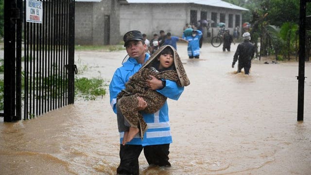Hurricane Eta back to sea, Central America tallies damages and dead