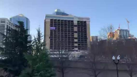 Watch Rosslyn's old Holiday Inn implode