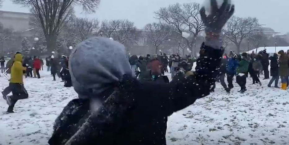 Massive Snowball Fight Breaks Out In Washington Square Park - CBS