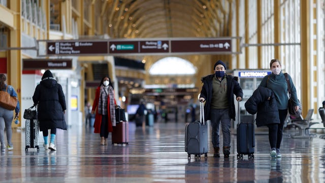 COVID-19 testing to be available next month at Reagan National, Dulles International airports