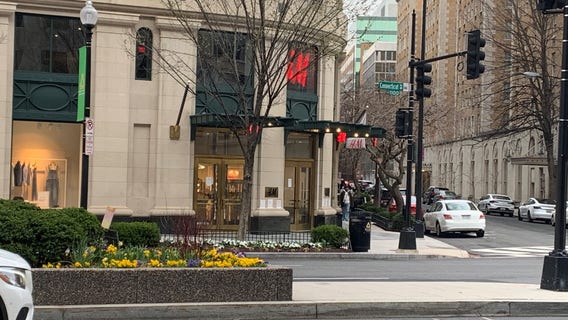 Security guard stabbed inside H&M in DC after suspects attempted to steal clothing, police say