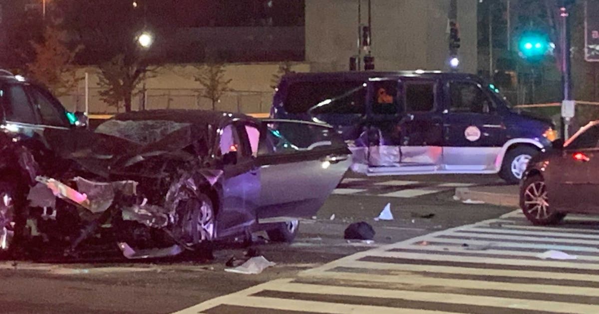 Bicyclist killed in DC crash involving at least 5 vehicles | FOX 5 DC