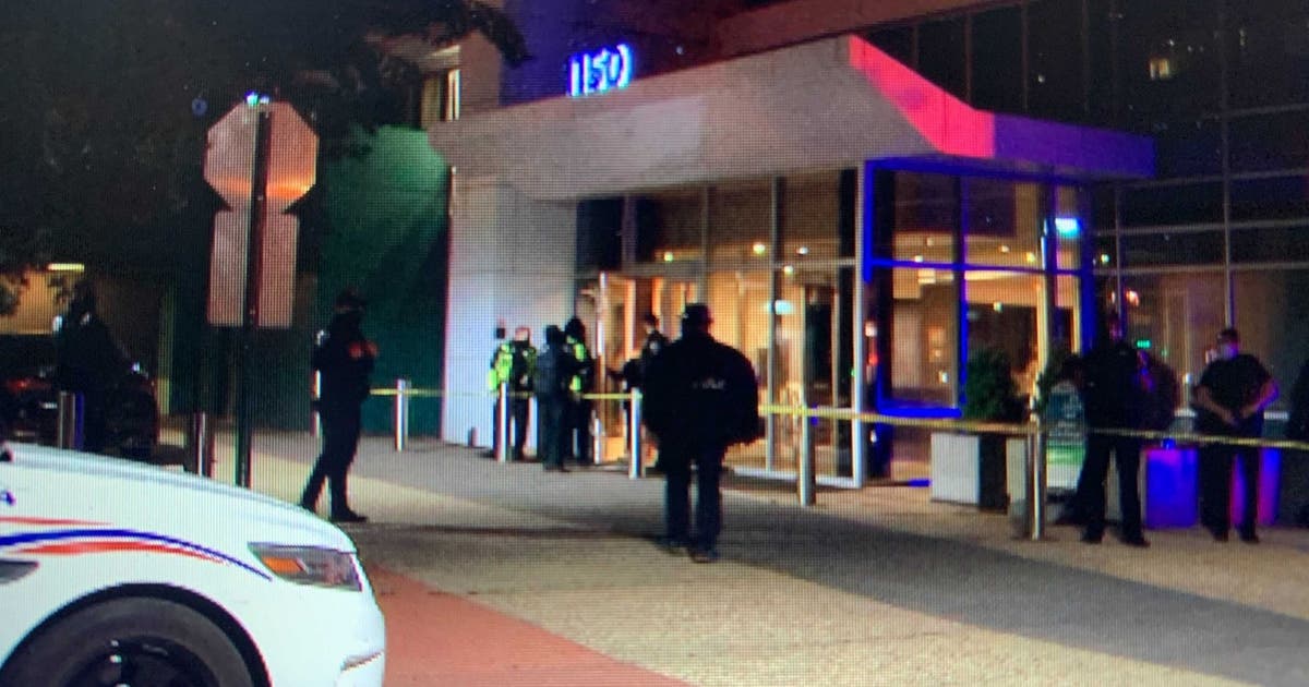 Man shot by DC police dies after pointing gun at woman, officers in ...