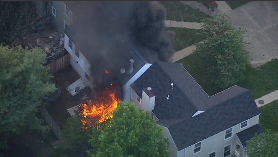 Family escapes massive Bowie blaze