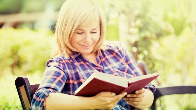 A reading gift guide for all the moms in your life this Mother's Day