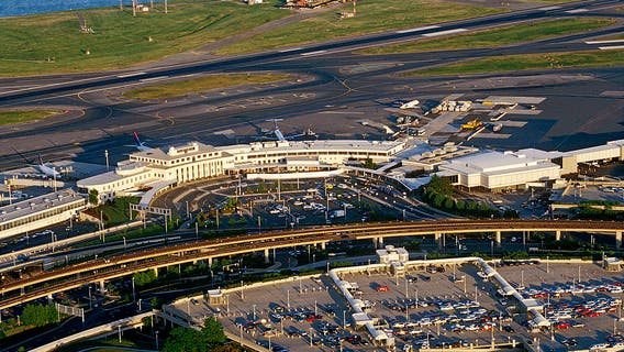 Plane comes to stop in grassy area off runway at Reagan National Airport