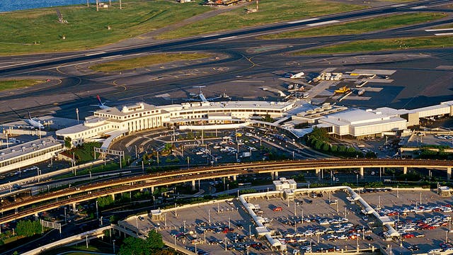 Plane comes to stop in grassy area off runway at Reagan National Airport