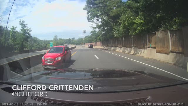 Dashcam captures video of vehicle speeding wrong-way on Interstate 66 in Virginia