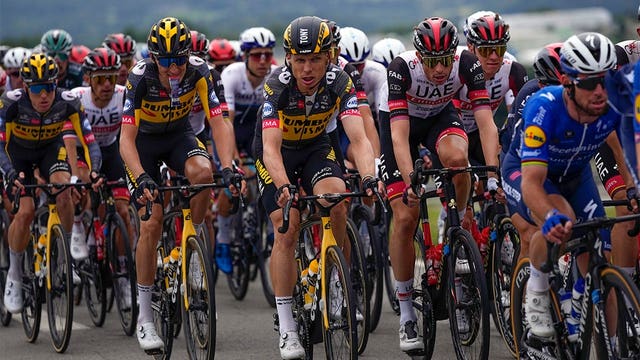 Tour de France sees 2 massive pileups as spectator causes initial crash with sign