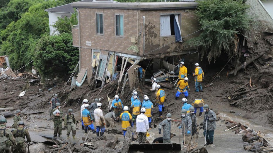 Japan-mudslide-search.jpg