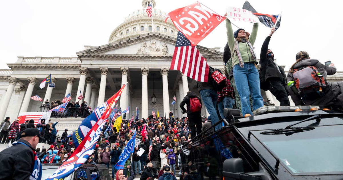 Teenage Capitol rioter who pepper-sprayed police with Confederate flag ...
