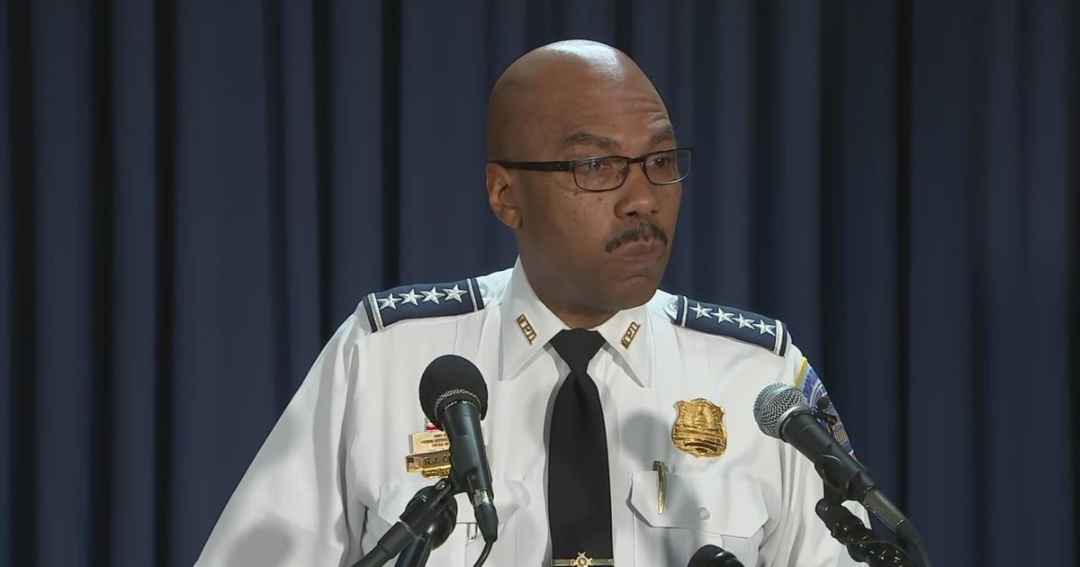 DC cop caught on camera repeatedly punching suspect placed on leave ...