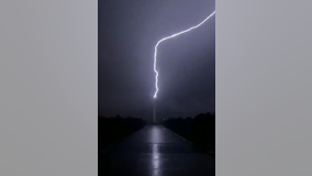 Lightning strike temporarily shuts down Washington Monument