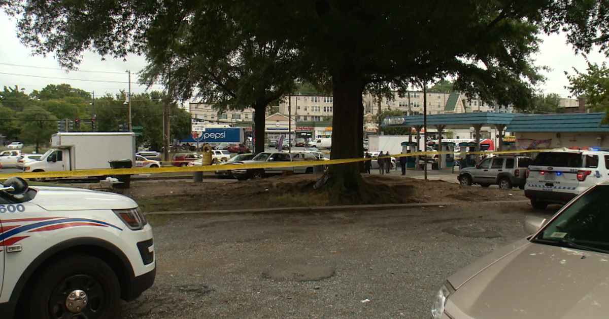 Police searching for suspect in deadly shooting in Southeast DC | FOX 5 DC