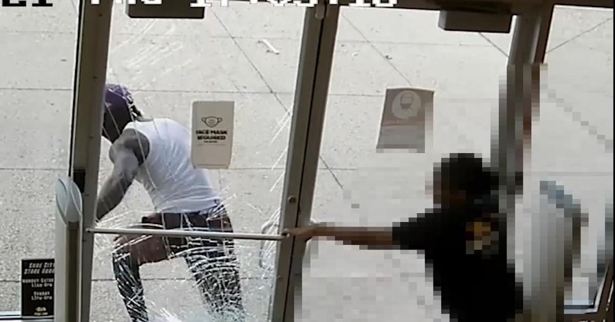 Video: DC suspect smashes his way into store after employees thwarted ...