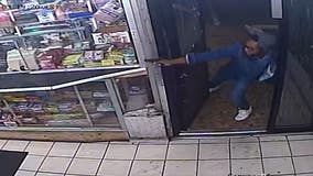 Video: DC suspect threatened clerk with gun inside a Northeast convenience store