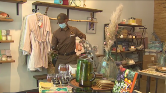 Experts encourage early holiday shopping as COVID continues to impact supply chain