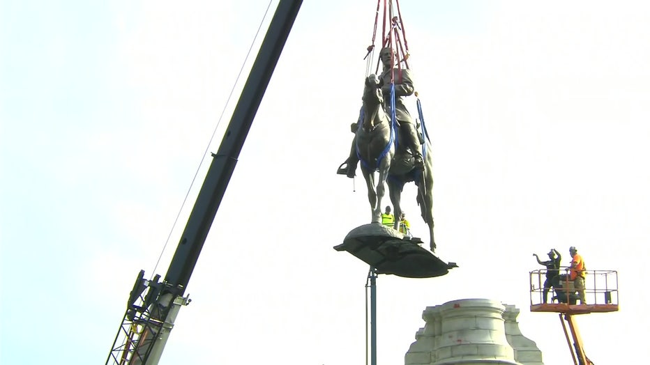 Robert E. Lee statue removed in Richmond