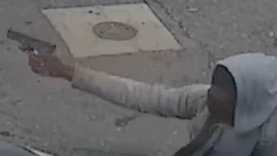 VIDEO: Suspect fires handgun at victim in Northeast DC