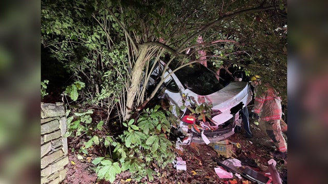 2 hurt after vehicle strikes utility pole in Montgomery County