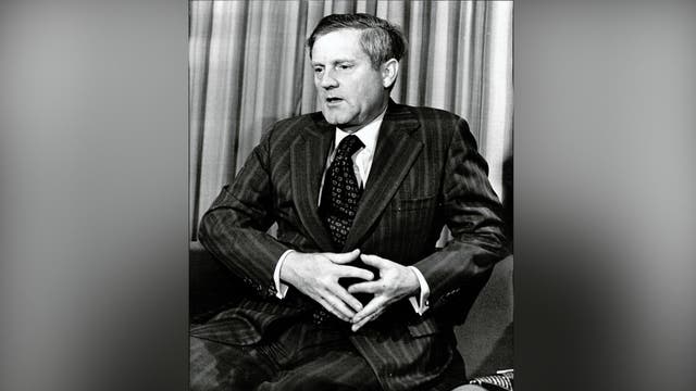 Former Virginia Governor Linwood Holton Jr. dies at 98