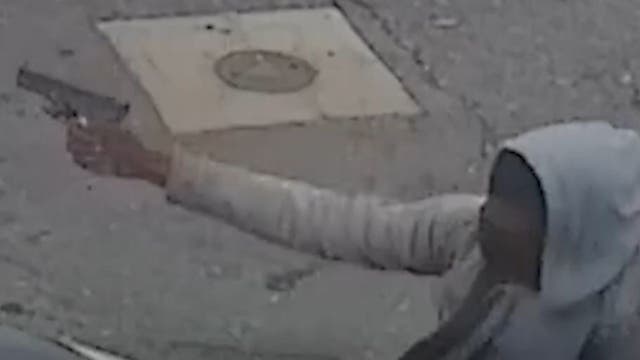 VIDEO: Suspect fires handgun at victim in Northeast DC