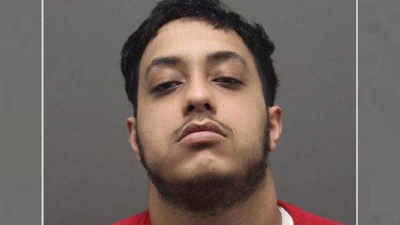 Man charged after taking pictures of woman inside Marshalls dressing room in Leesburg: police