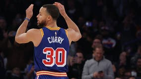 Steph Curry breaks NBA all-time 3-point record