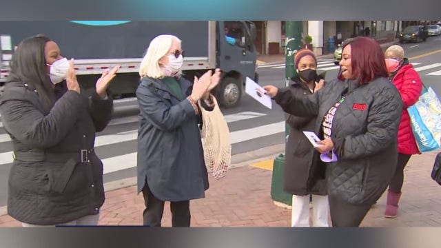 Pay It Forward crew hits the streets to spread holiday cheer!