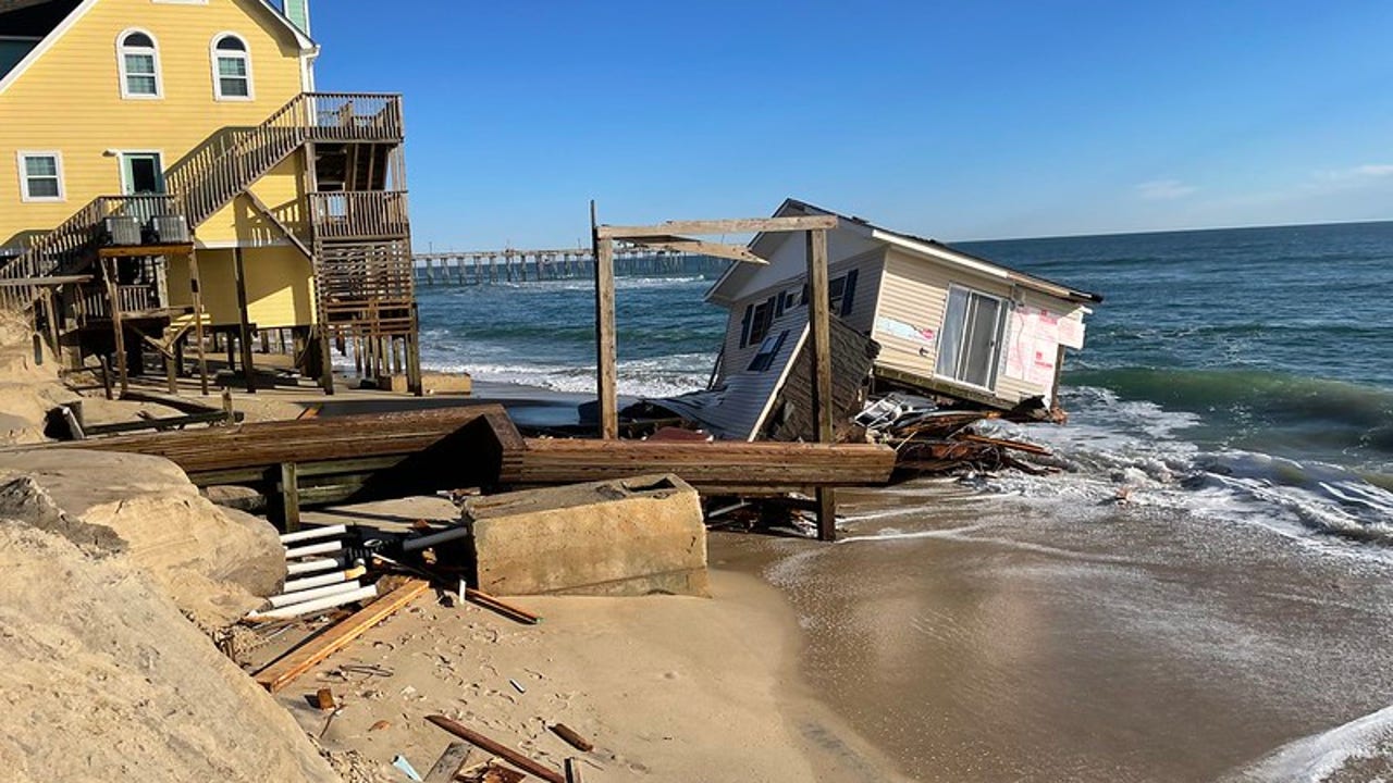 North Carolina beach house collapses into ocean as rising seas eat up  shoreline