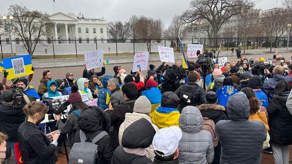 Hundreds gather outside White House to protest Russian invasion of Ukraine