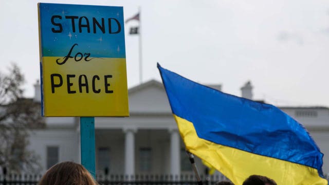 Large crowds gather in DC Sunday to show support for Ukraine