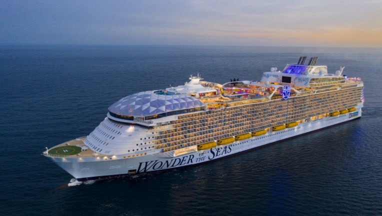 Royal Caribbean lance le plus grand navire de croisière du monde alors que  les restrictions COVID-19 s'assouplissent - Blog Voyage