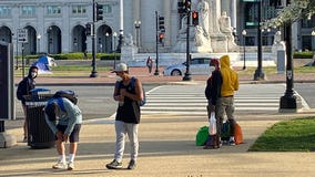 Third bus from Texas drops off group of migrants near US Capitol