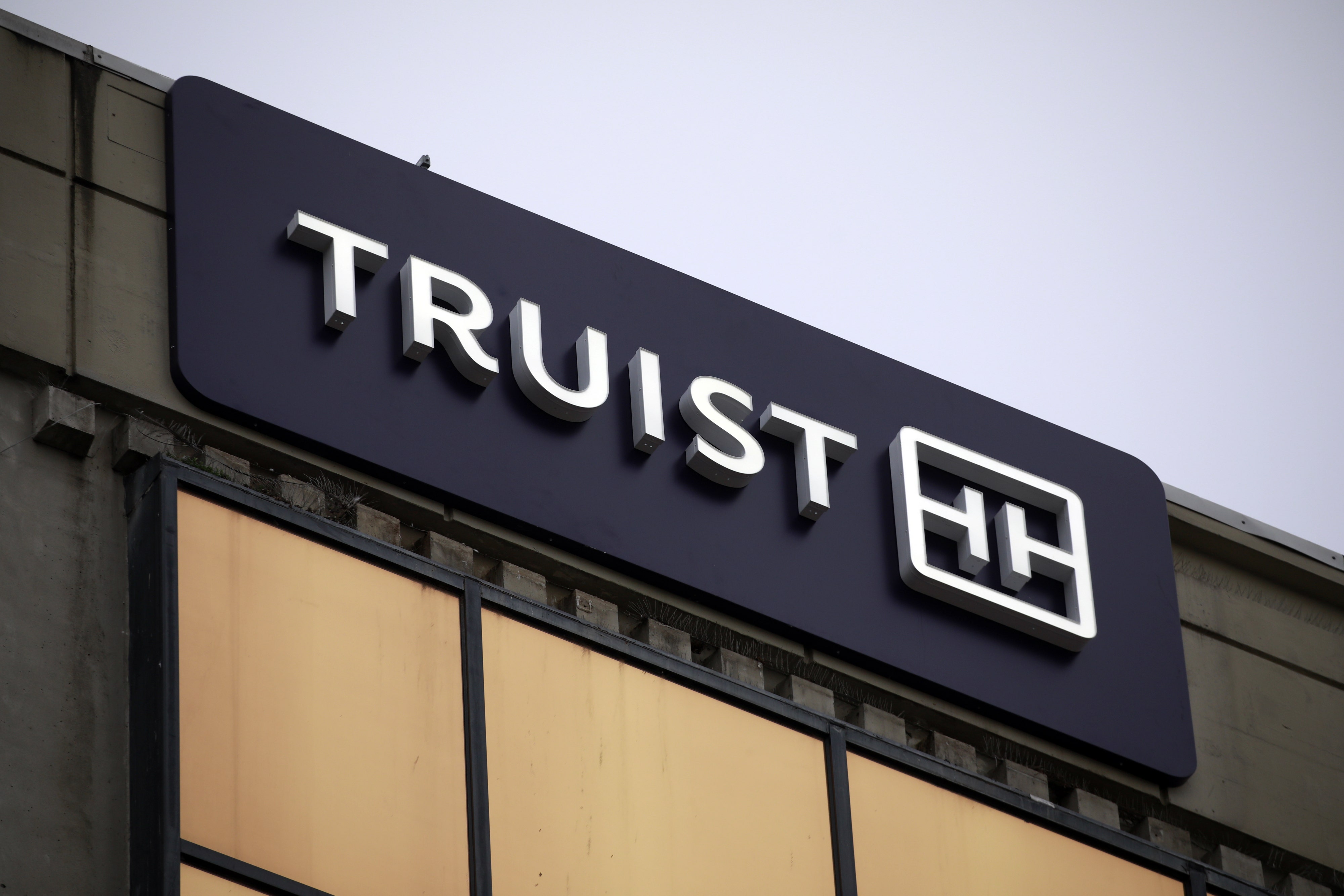 Truist Bank warns customers about phishing, check fraud and text scams