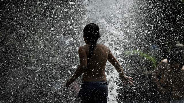 Staying cool: Expert shares tips on how to be safe during weekend heat wave