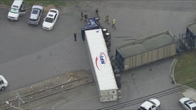 1 person hurt after train crashes into tractor trailer in Virginia