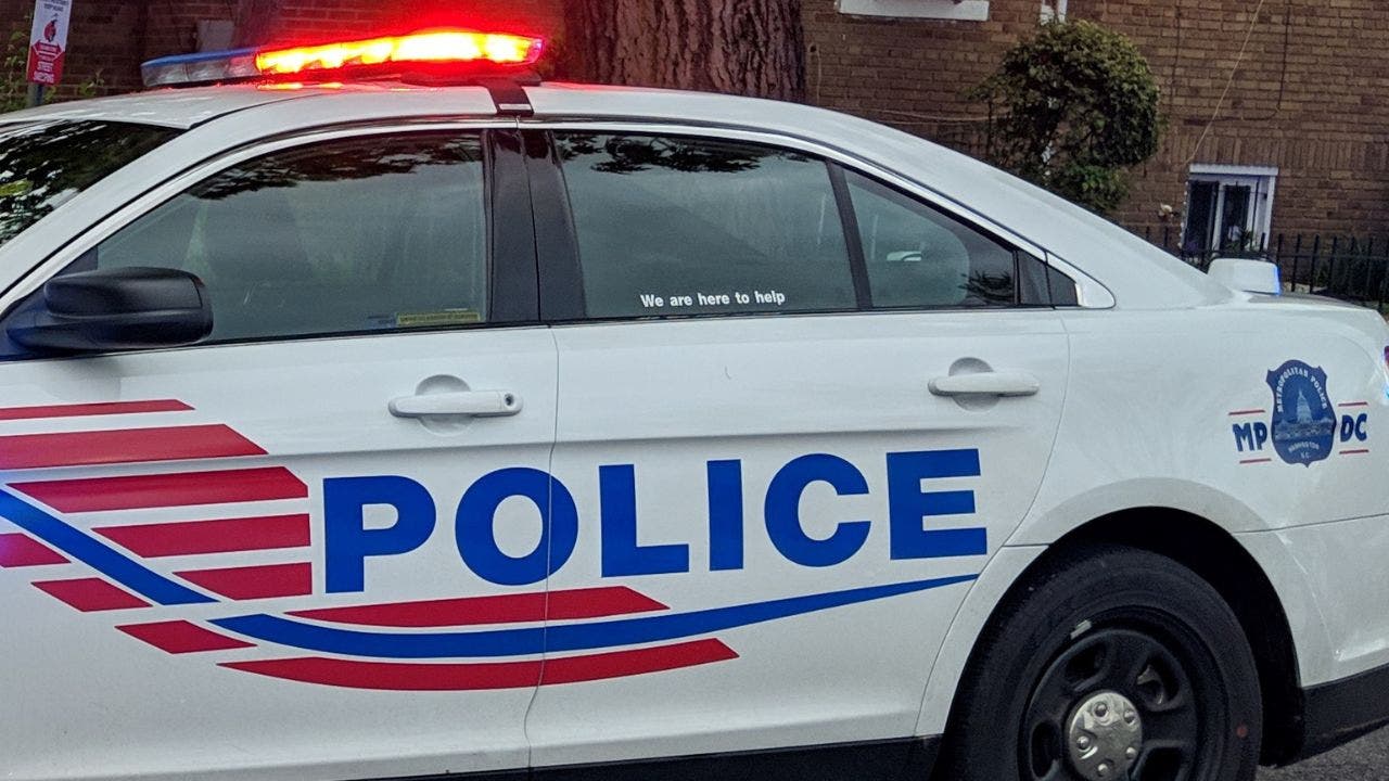 Suspect, officer exchange gunfire in Southeast DC: police