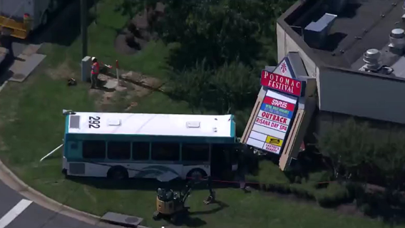 4 injured in bus crash near shopping center in Woodbridge
