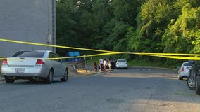 1 dead in double shooting in Suitland; police search for suspects