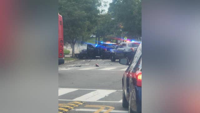 5 people hurt after carjacking pursuit ends in crash involving police cars, Circulator Bus and sedan in DC
