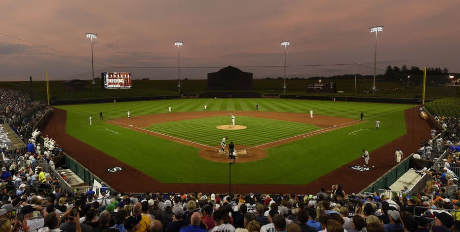 Cubs & Reds stars to be mic'd up during Field of Dreams Game