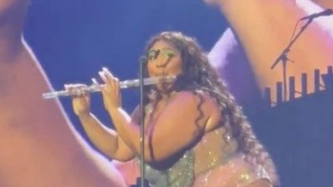 Lizzo plays James Madison's crystal flute at DC show