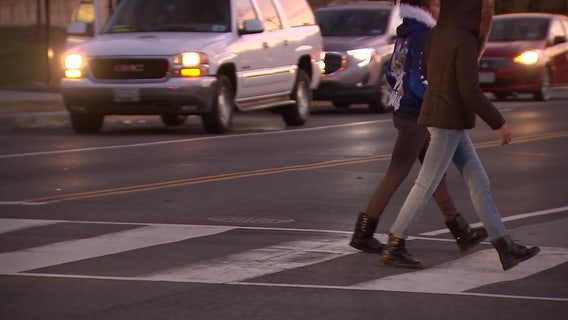 DC lawmakers vote to end right turns at red lights; making ‘Idaho Stop’ legal