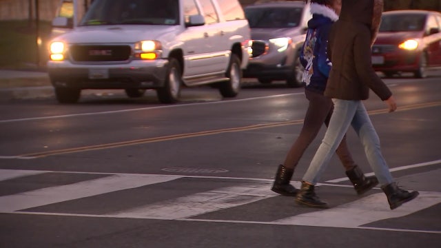 DC lawmakers vote to end right turns at red lights; making ‘Idaho Stop’ legal