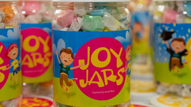 'Never ever give up': Virginia 12-year-old spreads joy to cancer patients, one stuffed jar at a time
